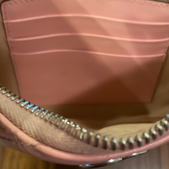 PINK ♥ HEART ♥ Gucci Marmont GG Wristlet clutch purse Maltese Leather handbag - Picture 4 of 8